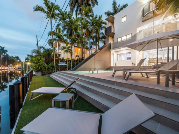 Miami Waterfront Luxury Villa - 4 Bedrooms Boater`s Retreat with Gym & Pool
